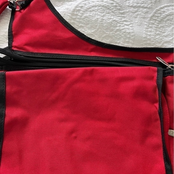 AMERICAN UNI: NEW Red Messenger Bag With Compartments and Key Ring purse. Size M - Picture 5 of 13